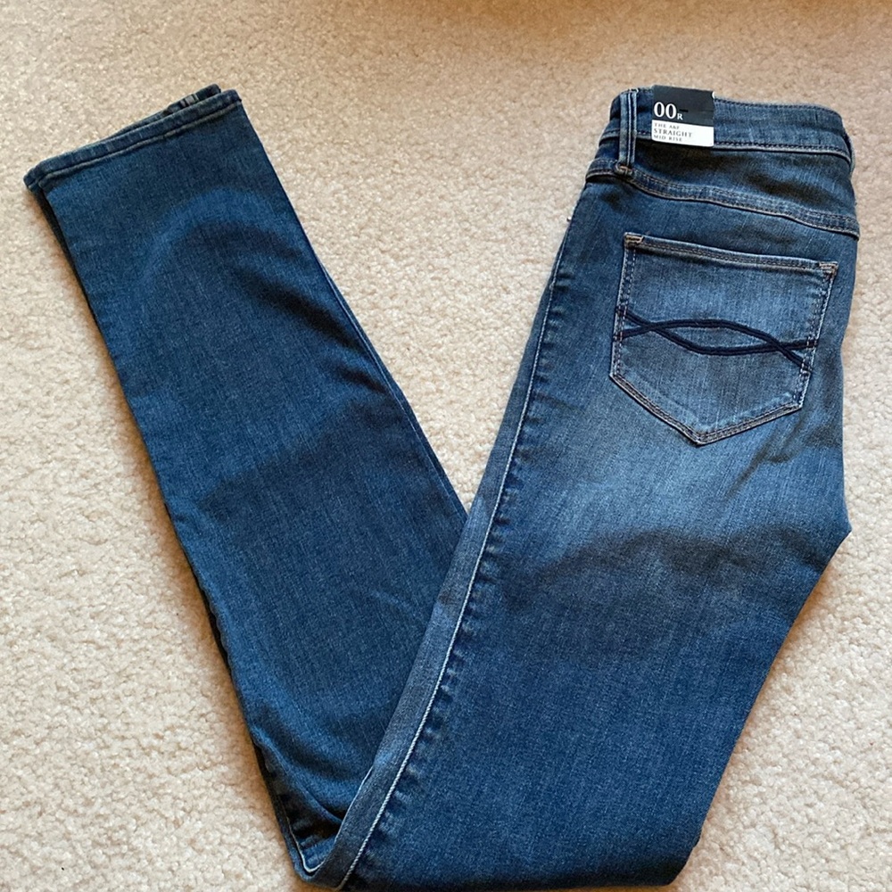 NWT Abercrombie straight leg mid rise jeans